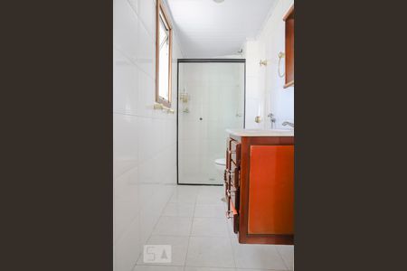 Banheiro de apartamento à venda com 1 quarto, 44m² em Vila Buarque, São Paulo