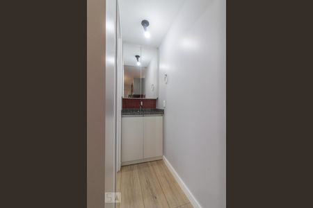 Banheiro de kitnet/studio para alugar com 1 quarto, 18m² em Prado Velho, Curitiba