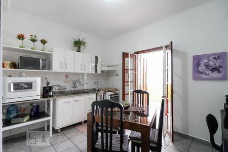 Casa à venda com 200m², 2 quartos e 3 vagas Casa à venda com 200m², 2 quartos e 3 vagasCozinha