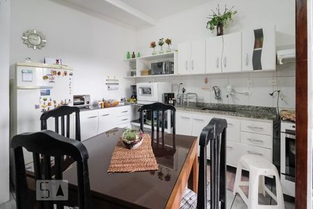 Casa à venda com 200m², 2 quartos e 3 vagas Casa à venda com 200m², 2 quartos e 3 vagasCozinha