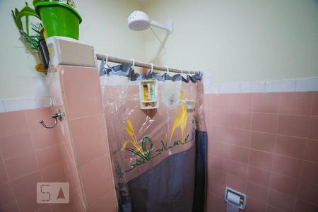 Banheiro social de apartamento à venda com 2 quartos, 70m² em Santa Rosa, Niterói
