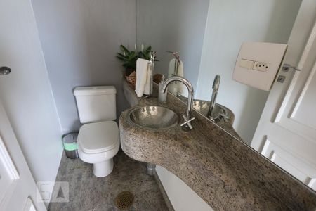 lavabo de apartamento para alugar com 3 quartos, 185m² em Vila Suzana, São Paulo