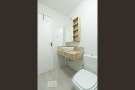 Banheiro de apartamento para alugar com 2 quartos, 62m² em Abraão, Florianópolis