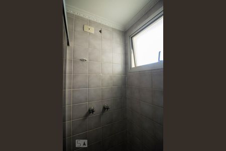 Banheiro de apartamento para alugar com 2 quartos, 72m² em Vila Léa, Santo André