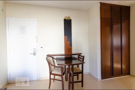 Sala de apartamento para alugar com 1 quarto, 50m² em Cambuí, Campinas