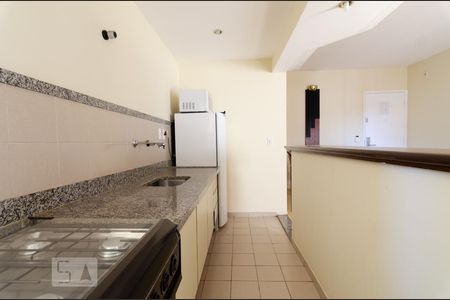 Cozinha de apartamento para alugar com 1 quarto, 50m² em Cambuí, Campinas