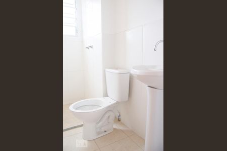 Banheiro de apartamento à venda com 2 quartos, 54m² em Igara, Canoas