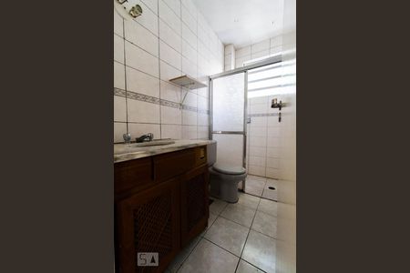 Banheiro de apartamento à venda com 2 quartos, 62m² em Medianeira, Porto Alegre