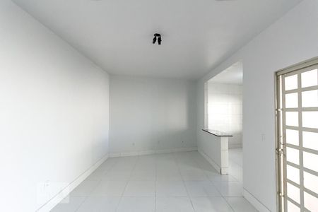 Sala de casa para alugar com 2 quartos, 370m² em Village Veneza, Goiânia