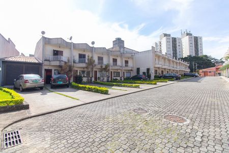 Casa de condomínio à venda com 280m², 4 quartos e 6 vagas Casa de condomínio à venda com 280m², 4 quartos e 6 vagasFrente