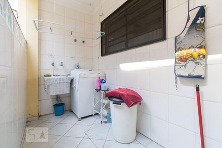 Casa de condomínio à venda com 280m², 4 quartos e 6 vagas Casa de condomínio à venda com 280m², 4 quartos e 6 vagasÁrea de serviço