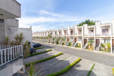 Casa de condomínio à venda com 280m², 4 quartos e 6 vagas Casa de condomínio à venda com 280m², 4 quartos e 6 vagasVista