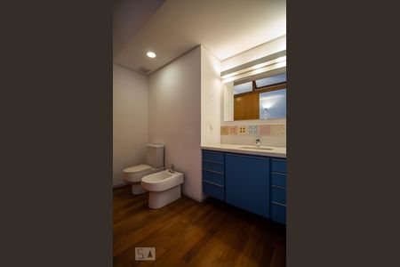Banheiro da Suíte de apartamento à venda com 1 quarto, 100m² em Vila Madalena, São Paulo