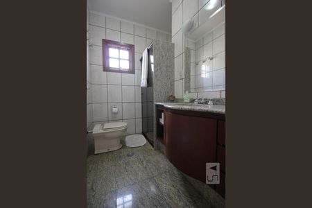 Banheiro de casa à venda com 3 quartos, 220m² em Vila Suzana, São Paulo