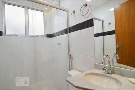 Banheiro social de apartamento para alugar com 3 quartos, 80m² em Nova Granada, Belo Horizonte