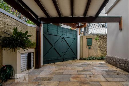 Garagem de casa à venda com 3 quartos, 140m² em Santo Amaro, São Paulo