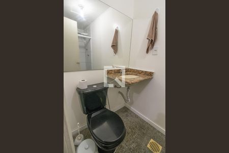 Banheiro  de apartamento para alugar com 1 quarto, 44m² em Vila Ipiranga, Porto Alegre