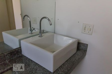 Pia do banheiro de apartamento à venda com 2 quartos, 55m² em Vila Endres, Guarulhos
