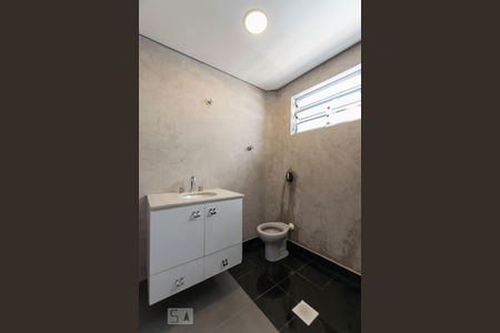 Banheiro de kitnet/studio para alugar com 1 quarto, 40m² em Vila Brasílio Machado, São Paulo