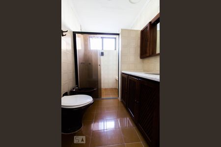 Banheiro de apartamento para alugar com 3 quartos, 89m² em Cristal, Porto Alegre