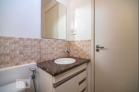 Banheiro de apartamento para alugar com 3 quartos, 64m² em Fernão Dias, Belo Horizonte