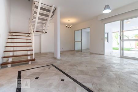 Sala de casa de condomínio para alugar com 4 quartos, 180m² em Tamboré, Santana de Parnaíba