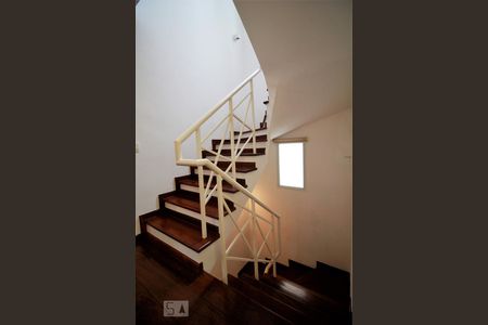 Escadas de casa à venda com 4 quartos, 250m² em Morumbi, São Paulo
