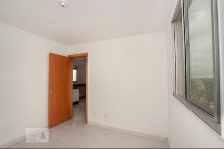 Quarto 1 de apartamento para alugar com 2 quartos, 48m² em Fanny, Curitiba