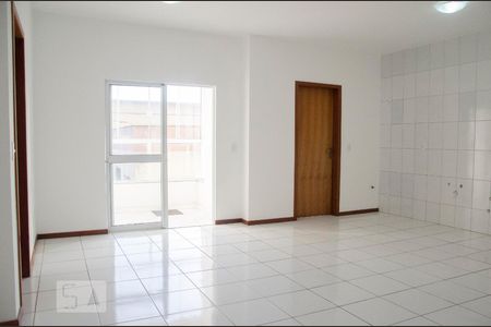 Sala e cozinha de apartamento para alugar com 3 quartos, 94m² em Centro, Canoas