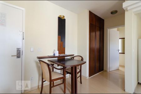 Sala de apartamento à venda com 1 quarto, 57m² em Cambuí, Campinas