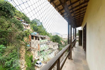 Casa à venda com 130m², 3 quartos e 1 vaga Casa à venda com 130m², 3 quartos e 1 vagaVaranda Segundo Piso