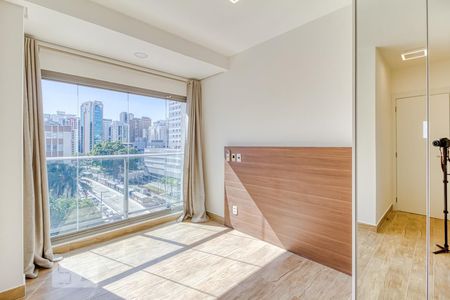 Primeira suíte de apartamento para alugar com 2 quartos, 81m² em Vila Nova Conceição, São Paulo