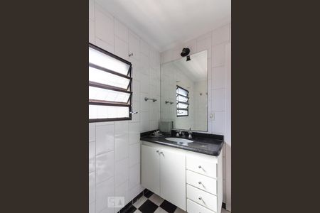 Banheiro de casa à venda com 2 quartos, 200m² em Vila Ester (zona Norte), São Paulo