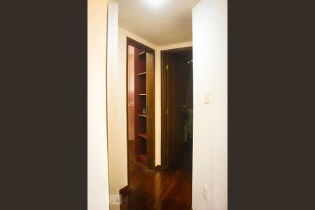 Corredor de apartamento para alugar com 3 quartos, 80m² em Sion, Belo Horizonte