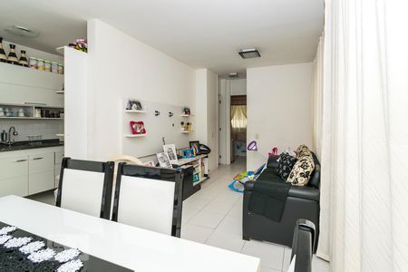 Sala de apartamento para alugar com 2 quartos, 53m² em Irajá, Rio de Janeiro