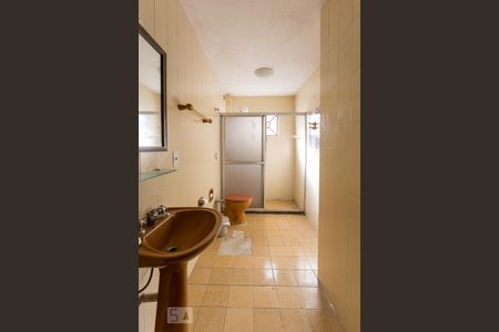 Banheiro de casa de condomínio à venda com 2 quartos, 110m² em Tristeza, Porto Alegre