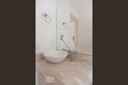 Banheiro de apartamento à venda com 3 quartos, 60m² em Parque Jambeiro, Campinas