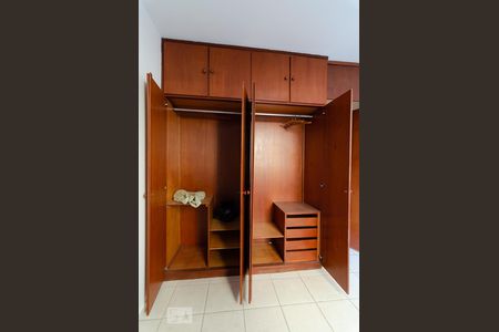 Quarto  de apartamento à venda com 1 quarto, 45m² em Cambuí, Campinas