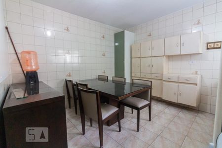 Cozinha de casa para alugar com 2 quartos, 110m² em Vila Pirajussara, São Paulo