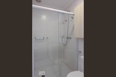 Banheiro de kitnet/studio para alugar com 1 quarto, 48m² em Centro, Jundiaí