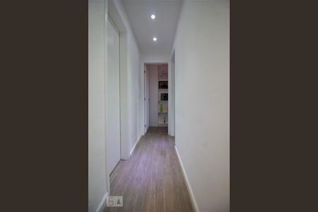 Corredor de apartamento para alugar com 2 quartos, 56m² em Vila Andrade, São Paulo