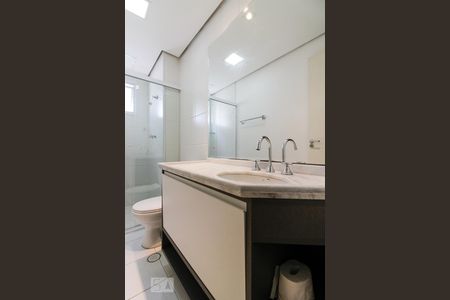 Banheiro de apartamento à venda com 2 quartos, 60m² em Vila Butantã, São Paulo