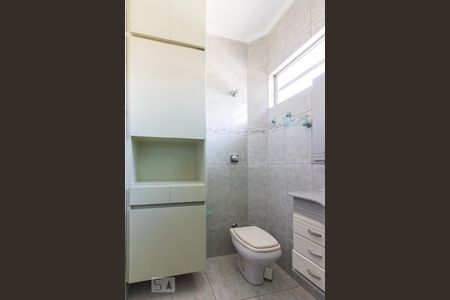 Banheiro de casa de condomínio à venda com 3 quartos, 220m² em Conjunto Residencial Santa Terezinha, São Paulo