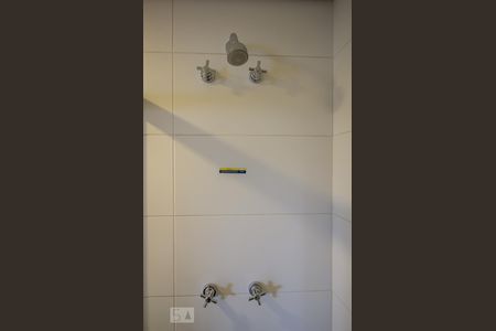 Banheiro social detalhe de apartamento à venda com 1 quarto, 49m² em Pinheiros, São Paulo