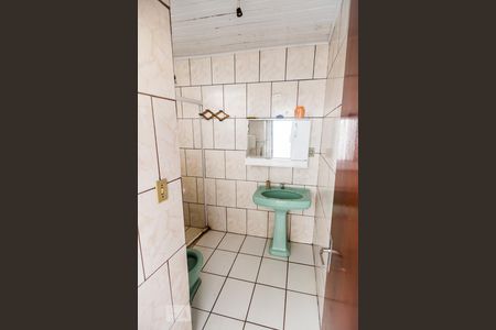 Banheiro de casa à venda com 2 quartos, 65m² em Independência, Porto Alegre