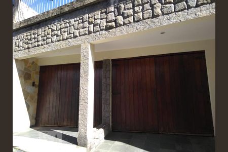 Fachada de casa à venda com 3 quartos, 420m² em Venda da Cruz, Niterói