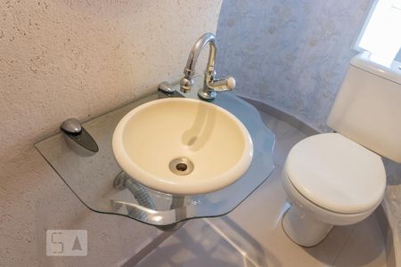 Lavabo de casa de condomínio para alugar com 3 quartos, 113m² em Portão, Curitiba