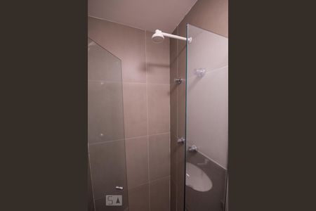 Banheiro de kitnet/studio para alugar com 1 quarto, 30m² em Bom Retiro, São Paulo