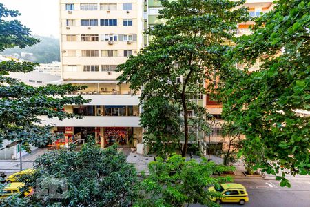 Vista Sala de apartamento para alugar com 3 quartos, 80m² em Copacabana, Rio de Janeiro