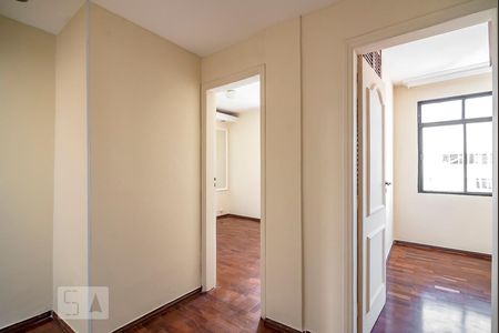 Corredor de apartamento para alugar com 3 quartos, 90m² em Cidade Nova, Belo Horizonte